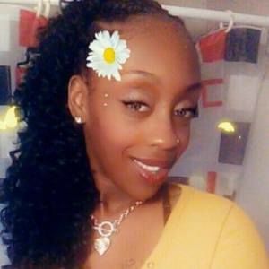 Meet your Posher, Raquel